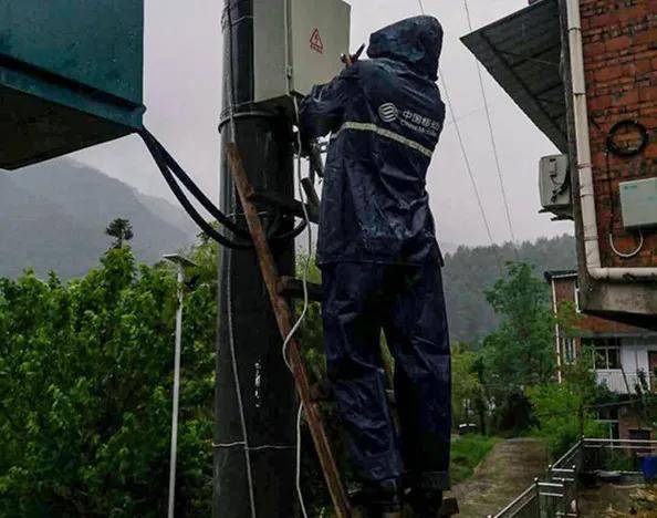 華山北峰基站停電，移動華陰維護(hù)班緊急發(fā)電保障通信